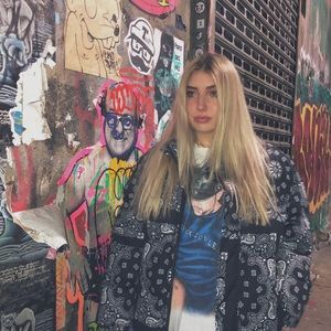 Meet your Posher, Avery